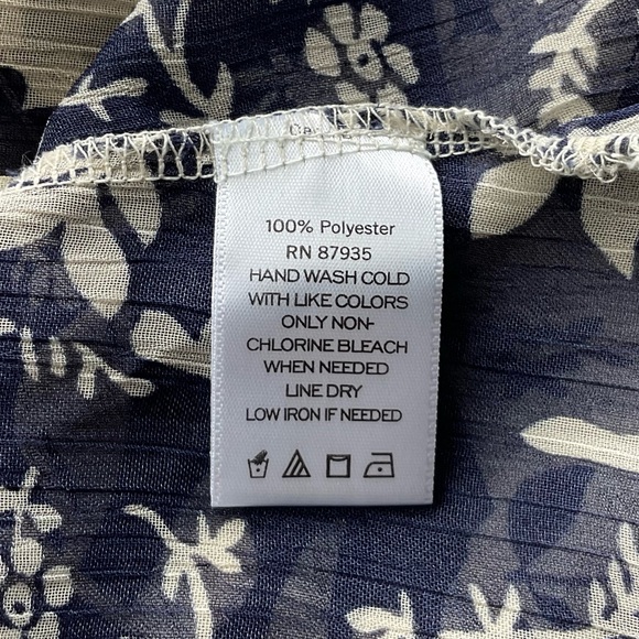 Susan Graver Blouse, Beach Cover Up, Size 1X, Navy & Cream floral, Long Sleeves - Picture 6 of 11